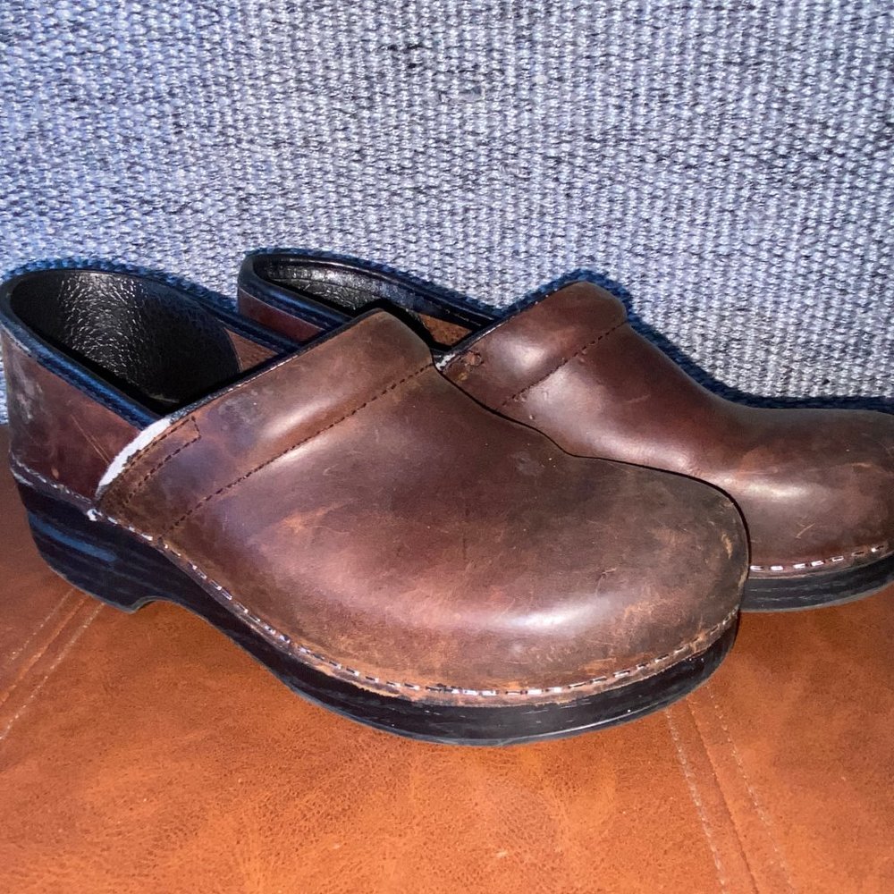 Dansko Clogs Women's Size 9 (EU 40)